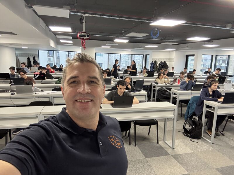 Alexandru Dan alături de participanții FMI No Stress
